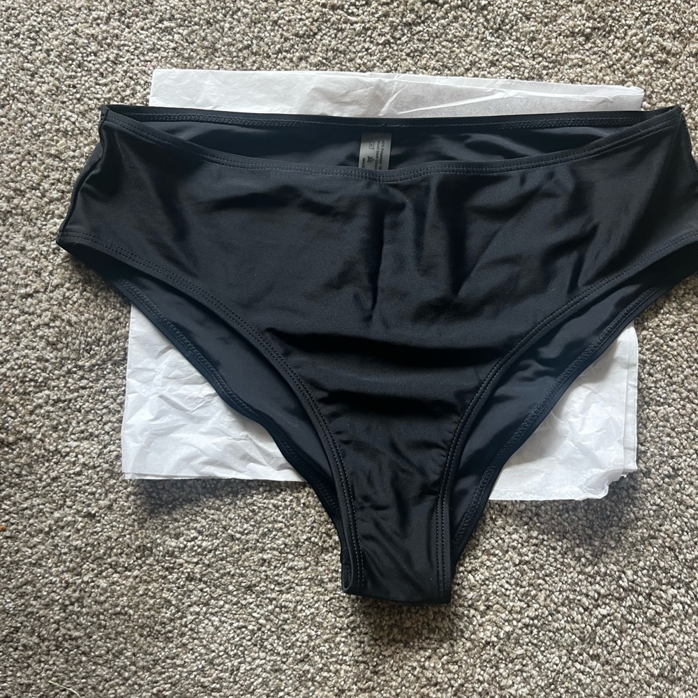 Black High Waisted BRAND NEW Bikini Bottoms. Size Large.